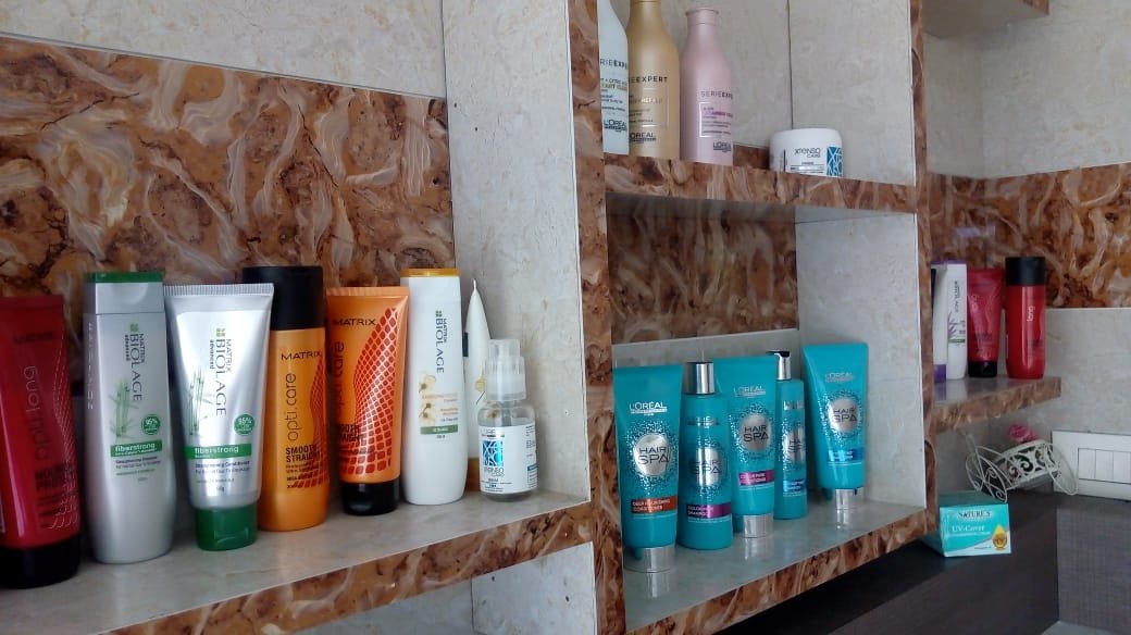 Pinks n Bloos Beauty Salon 3