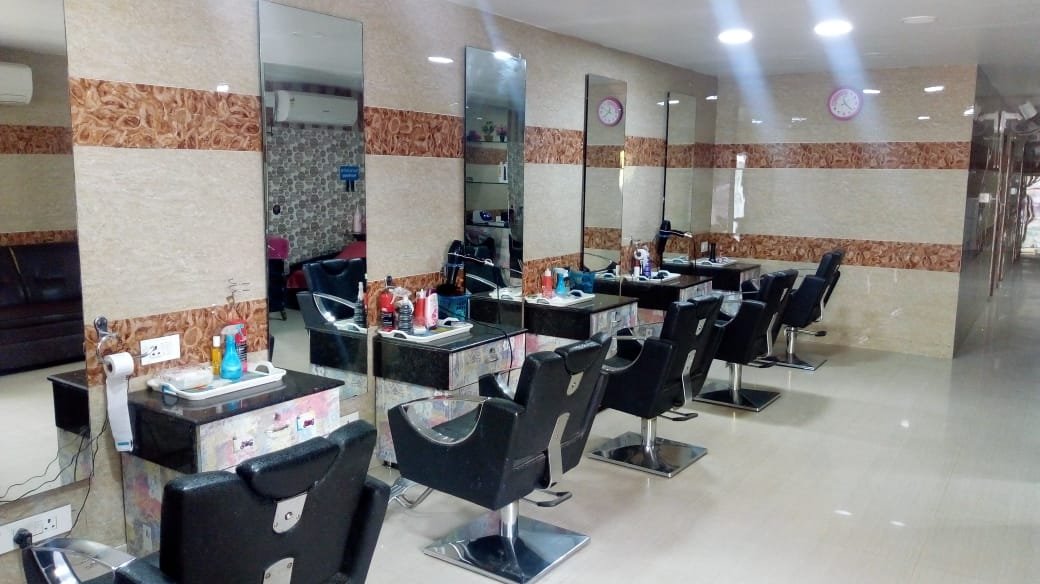 Pinks n Bloos Beauty Salon 5