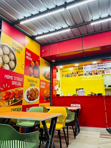 Momo Streat photo